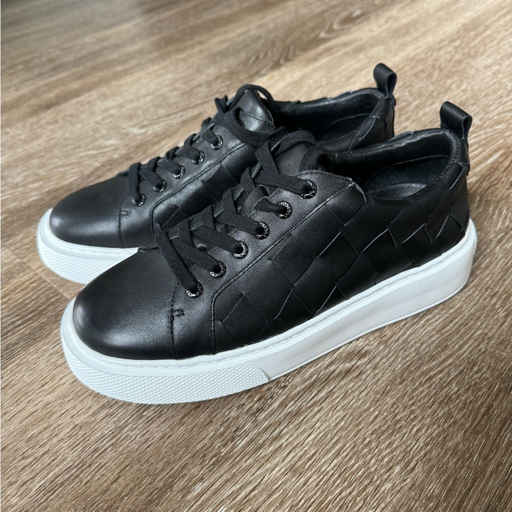 J/Slides NYC Woven Black Sneakers 8.5